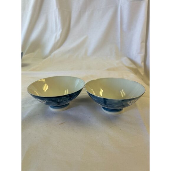 Set Of 2 Vintage Blue & White Porcelain Bowls With Floral Design - Picture 1 of 2
